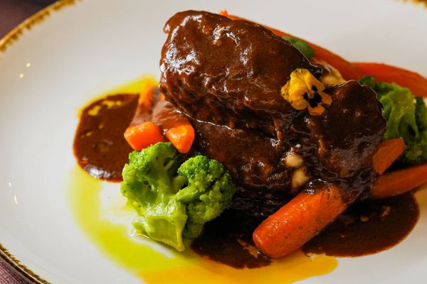 Rasol de Vita cu Piure si Legume